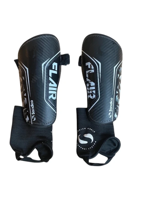 Shin pads in excellent condition